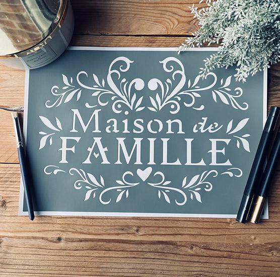 Pochoir adhésif vintage "Maison de famille" arabesques – déco meuble 30x20 cm