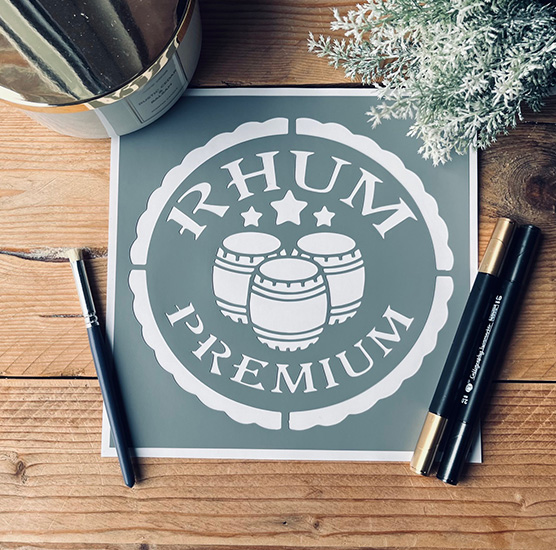 Pochoir Adhésif Style Vintage en PVC, Motif Médaillon Rhum Premium, 20 x 20 cm