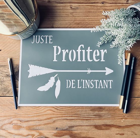 Pochoir Adhésif Style Ethnique en PVC, Motif Affiche Profiter de L'instant, 30 x 20 cm