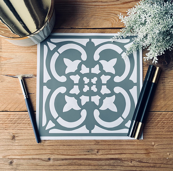 Pochoir adhésif faïence antique 20x20 cm – motif carreau ciment vintage carrelage