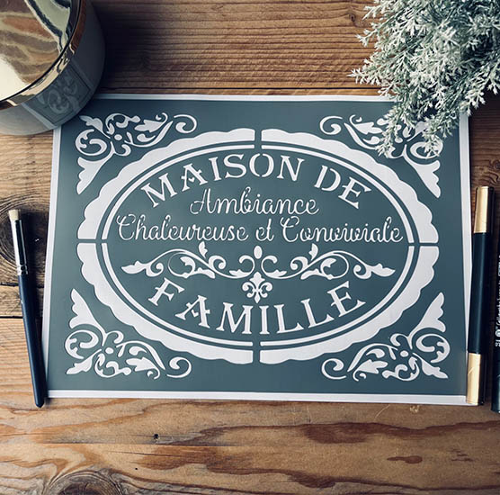 Pochoir Adhésif Style Vintage PVC, Motif Médaillon Maison de Famille, 30 x 20 cm