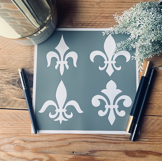 Pochoir Adhésif Style Symbole en PVC, Motif Fleurs de Lys, 20 x 20 cm