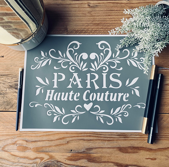 Pochoir Adhésif Style Ancien en PVC, Motif Médaillon Paris Haute Couture, 30 x 20 cm